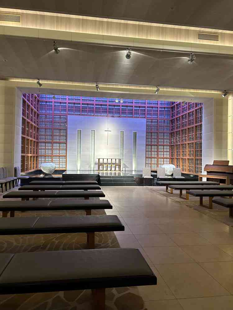 チャペルの様子です。100名程入るらしく、とても広かったです。