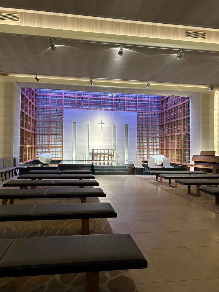 チャペルの様子です。100名程入るらしく、とても広かったです。