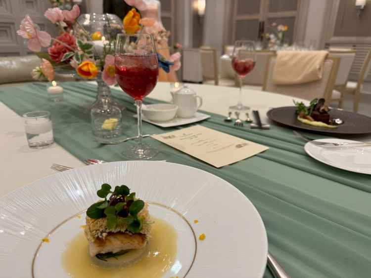 試食のメインディッシュ。魚と肉料理