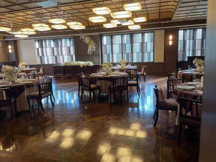 2階の披露宴会場。横使いのため、親族含めた参列者との距離が近くて良かった。