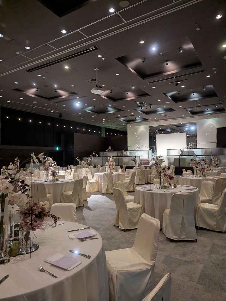 天井が高く、階段の演出も良さそうでした。