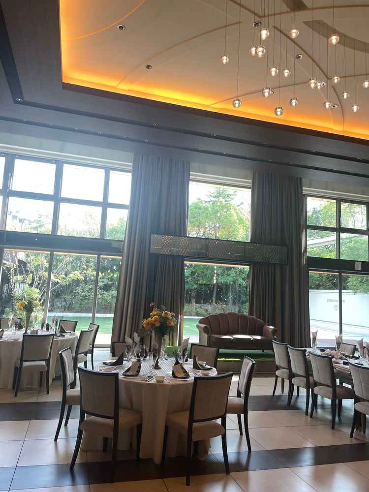 披露宴会場は中庭も綺麗で居心地がよかったです。