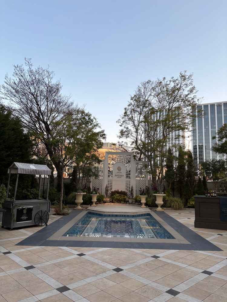 披露宴会場にはテラスが隣接していて好きな時に外に出れるのがいいと思いました。