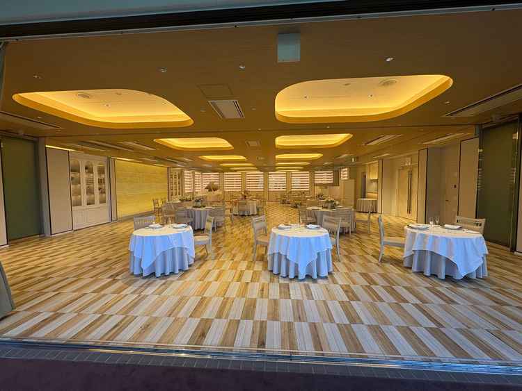 横に広い披露宴会場が特徴的でした。