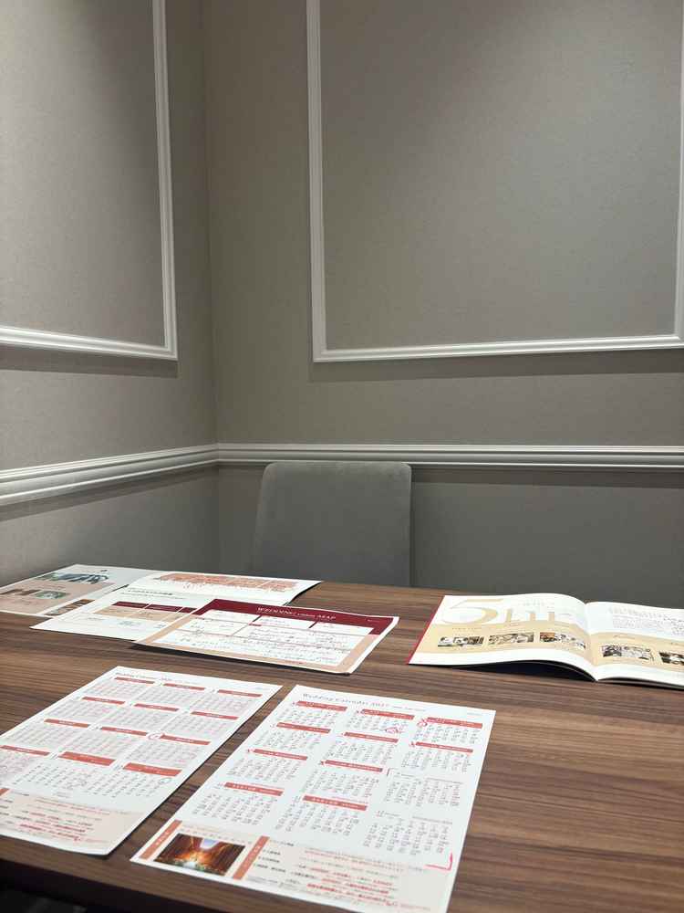 丁寧に式場について教えてもらいました