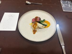 とても柔らかい牛フィレ肉、モッツァレラが中に入っている鶏肉の二種類も楽しめる。