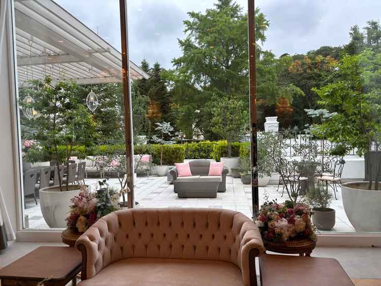 1番小さい披露宴会場ですが、外でもゲストと楽しめるものがたくさんある。