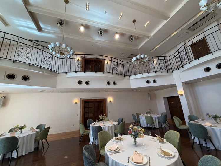 天井高が高く、階段入場可能。