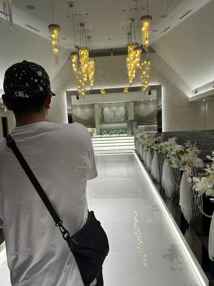 チャペルが白基調で可愛かった