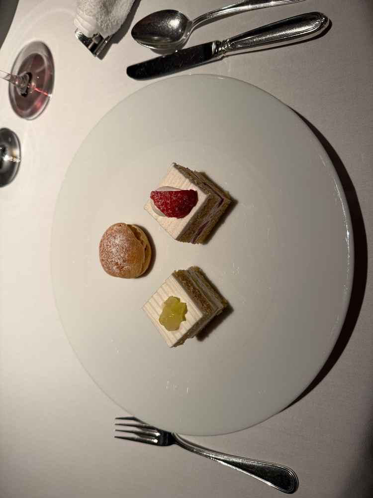 スーパーショートケーキって呼ばれてたと思います。普通のサイズで買うと数千円はするそうです。