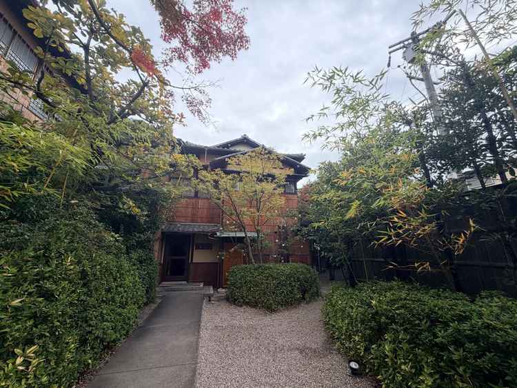 披露宴会場に向かうスペースも自然を感じられます。