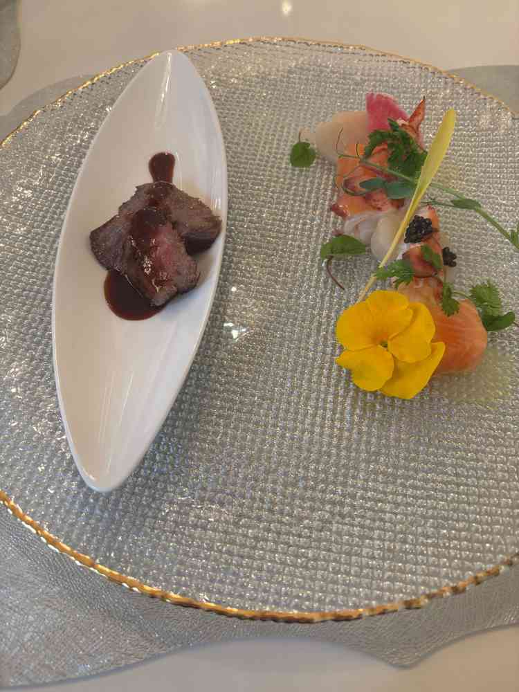 出来立てが提供され、味は間違いないと感じた。盛り付けもきれい。