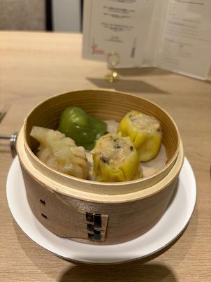 点心。結婚式の料理なのでおしゃれな中華料理だった。