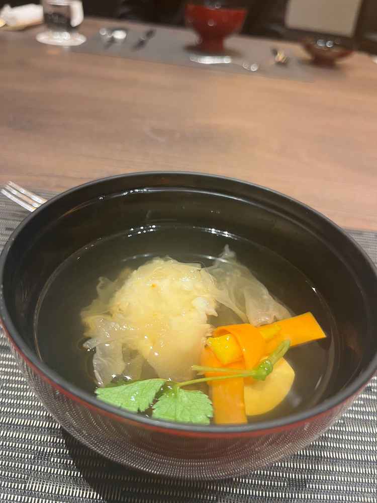 和食レストランが併設していて、和と洋の料理が楽しめます。メインや前菜など好きな物を組み合わせるそうで