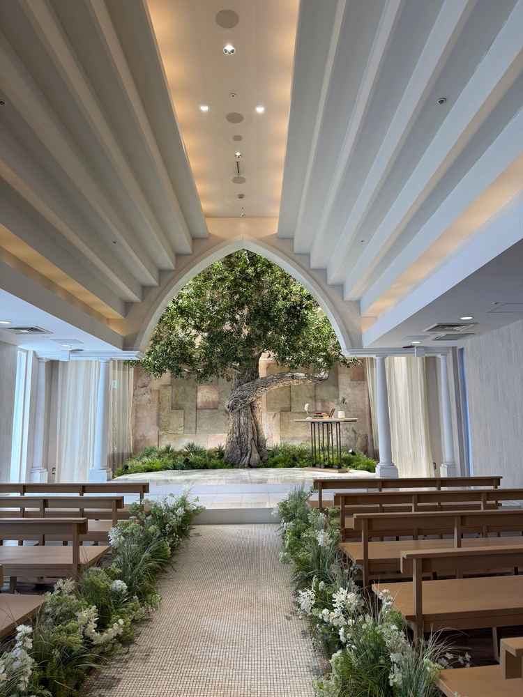 オリーブの木が壮大なチャペル