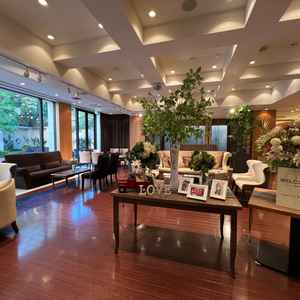 ゲスト専用控室。その時間はその団体貸切で座れない人も出にくい席数で安心です。併設された庭も素敵でした