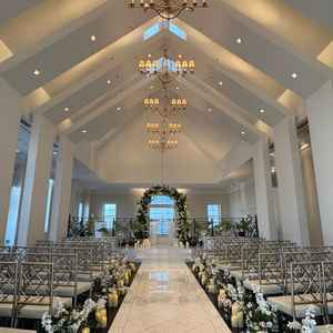 チャペル。天井が高く開放感のある素敵なチャペルでした。