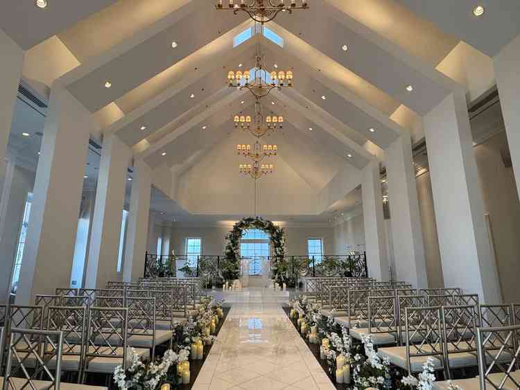 チャペル。天井が高く開放感のある素敵なチャペルでした。