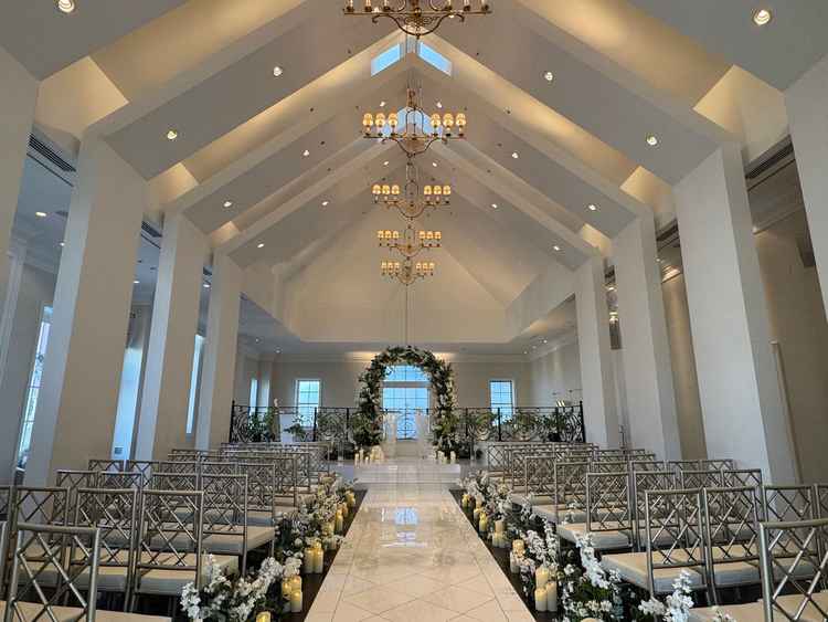 チャペル。天井が高く開放感のある素敵なチャペルでした。