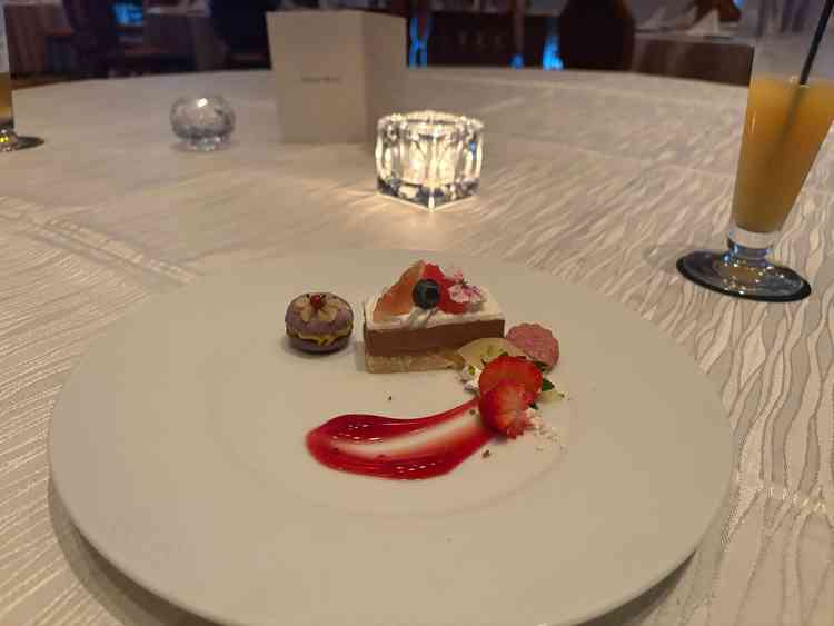 コース料理。