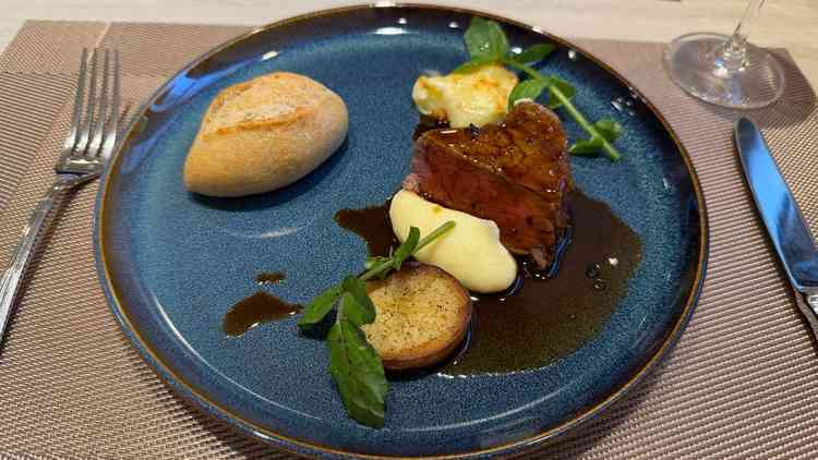 フィレ肉が柔らかくソースもとっても美味しかったです。