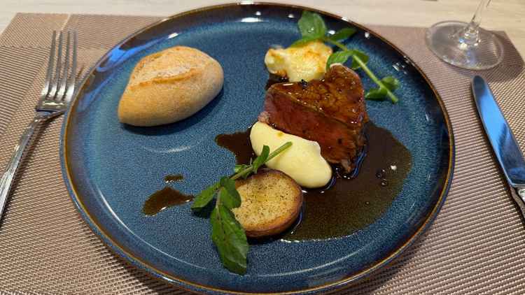 フィレ肉が柔らかくソースもとっても美味しかったです。