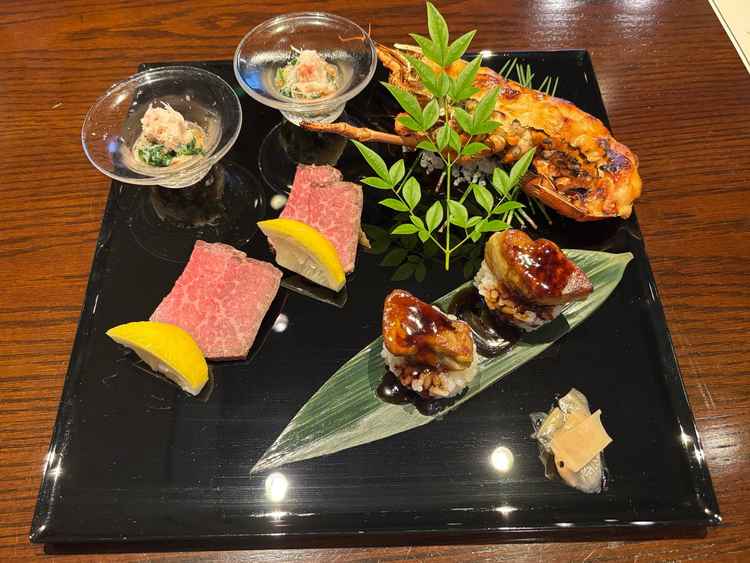 試食の写真。フォアグラのお寿司が美味しかったです。