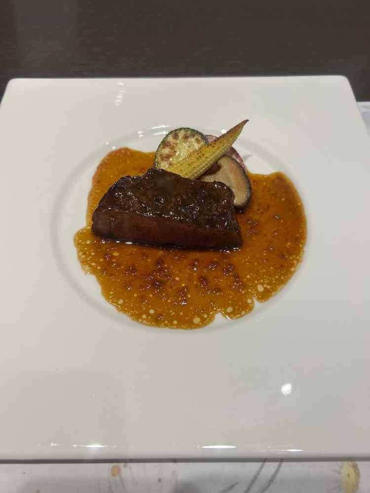 美味しかったです。お肉の付け合わせのお野菜やソースなども相談できるようです！