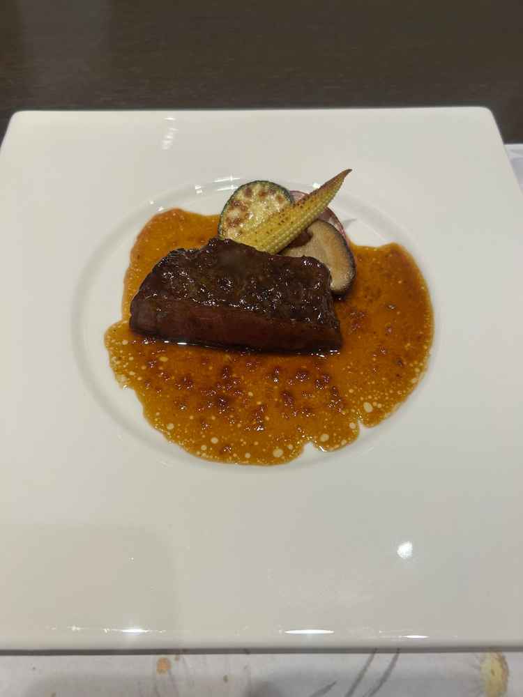 美味しかったです。お肉の付け合わせのお野菜やソースなども相談できるようです！