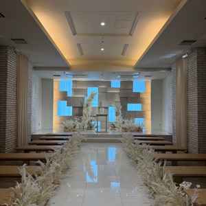 チャペルです。室内ですが、白っぽい装飾なので圧迫感はそこまでありませんでした。