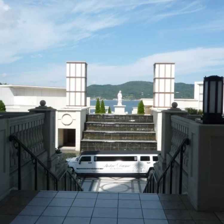 アフターセレモニーは海が見えて下にはハマーもしくは白馬が待ってくれてる。