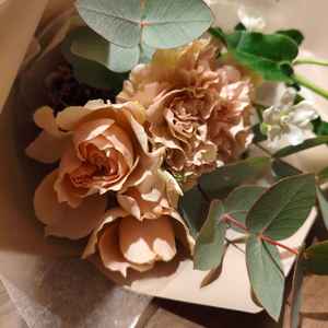 専属のフローリストの方がいらっしゃって、プレゼントいただきました。お花にも拘れる式場だと分かりました