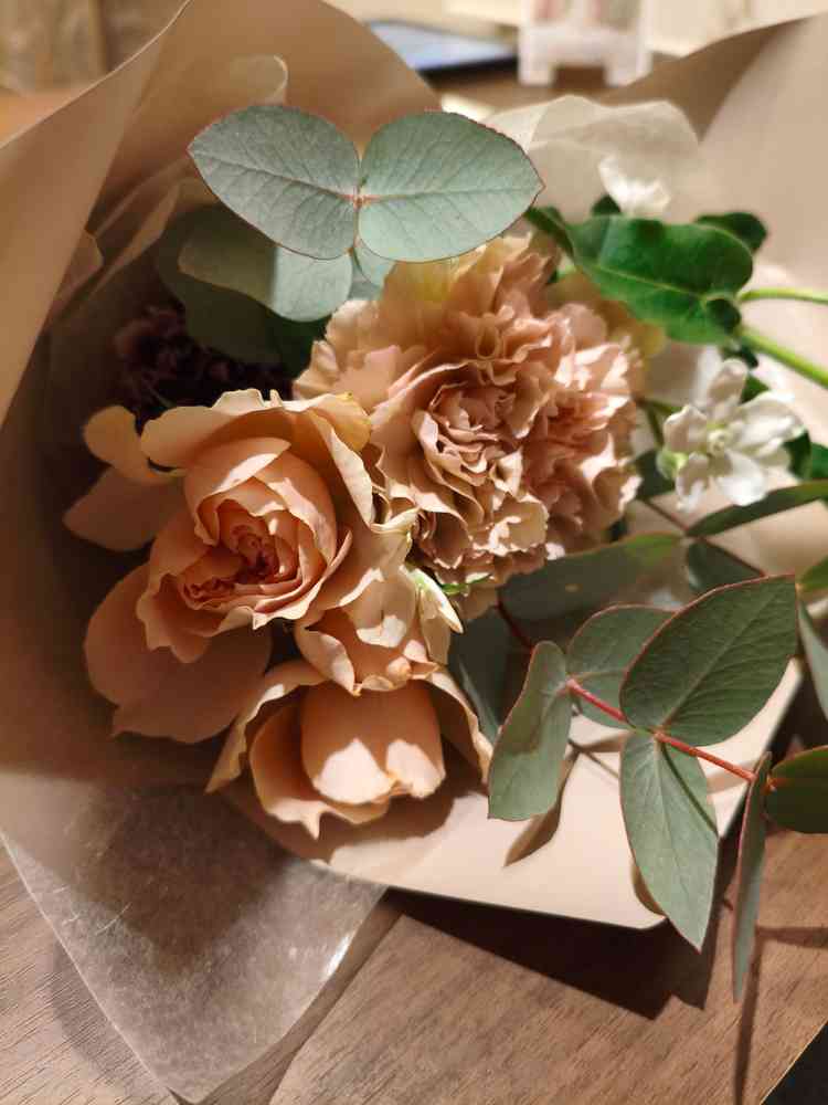 専属のフローリストの方がいらっしゃって、プレゼントいただきました。お花にも拘れる式場だと分かりました