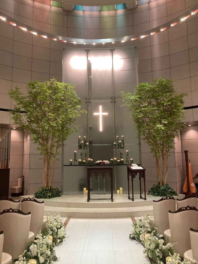 照明の調整で印象的なシーンの演出が可能なチャペル。