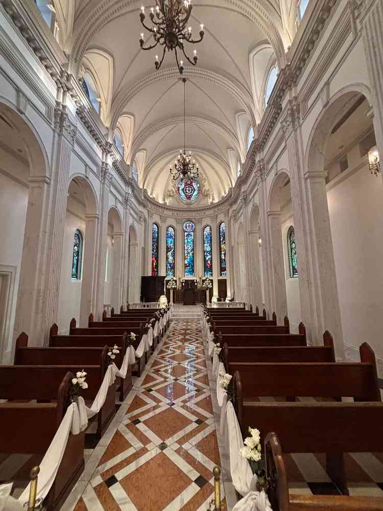 ゆりの香りが素敵なチャペルでした