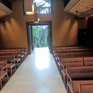 チャペル。自然光が差し込み、写真も映える。