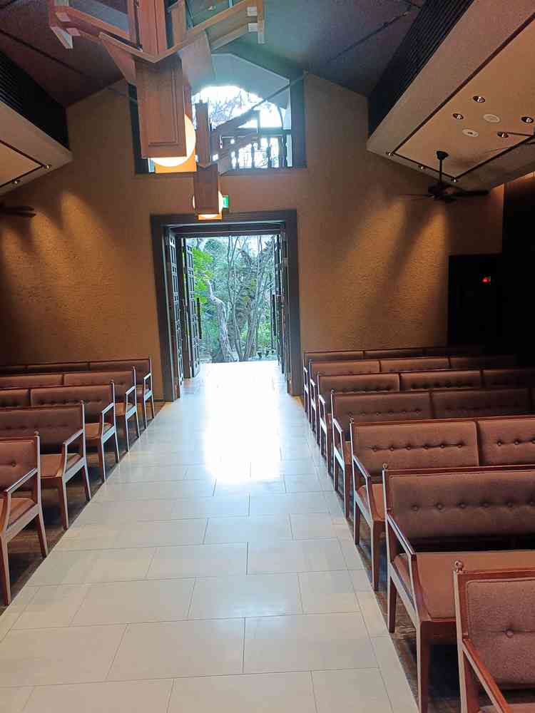 チャペル。自然光が差し込み、写真も映える。