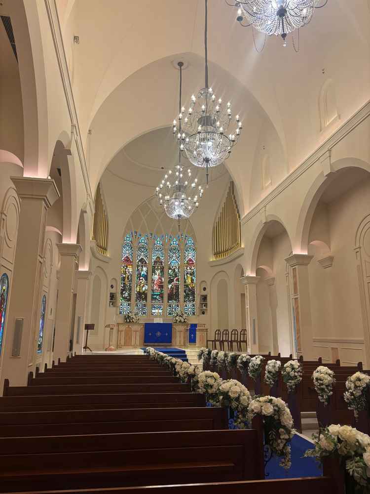 天井が高く、広々とした印象。天候に左右されなく素敵な空間でした。