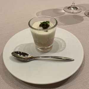 試食の一品目。全コース共通のメニューとのこと。