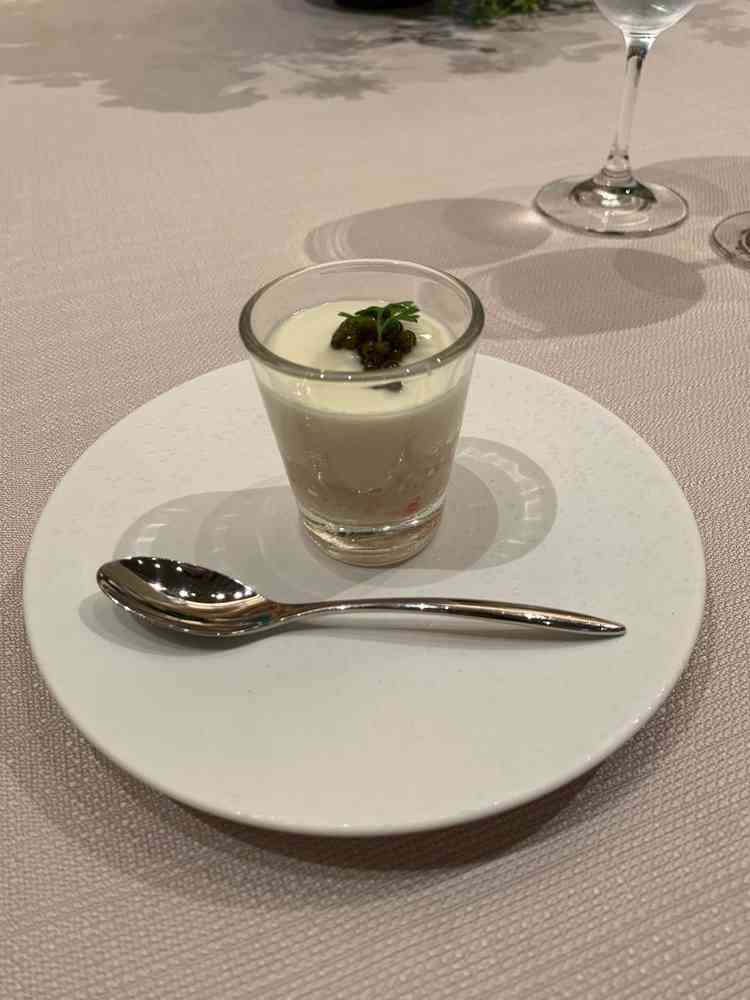 試食の一品目。全コース共通のメニューとのこと。