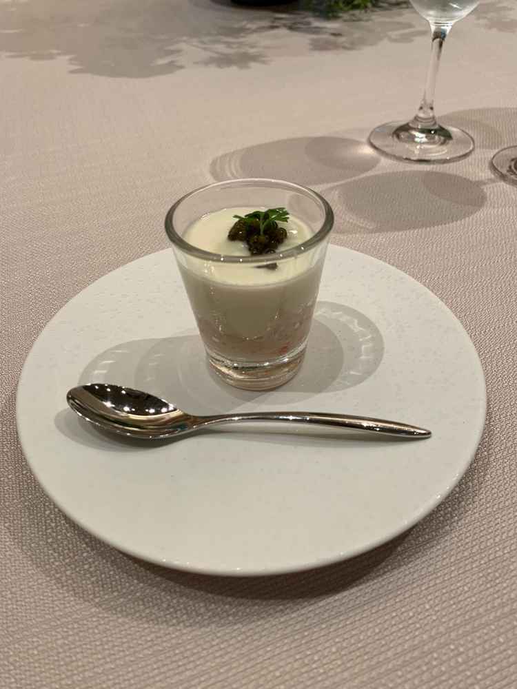 試食の一品目。全コース共通のメニューとのこと。