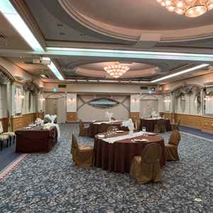 披露宴会場。少人数用の披露宴会場でスペースがほどよい空間で少ない人数だとちょうどいいと思いました。