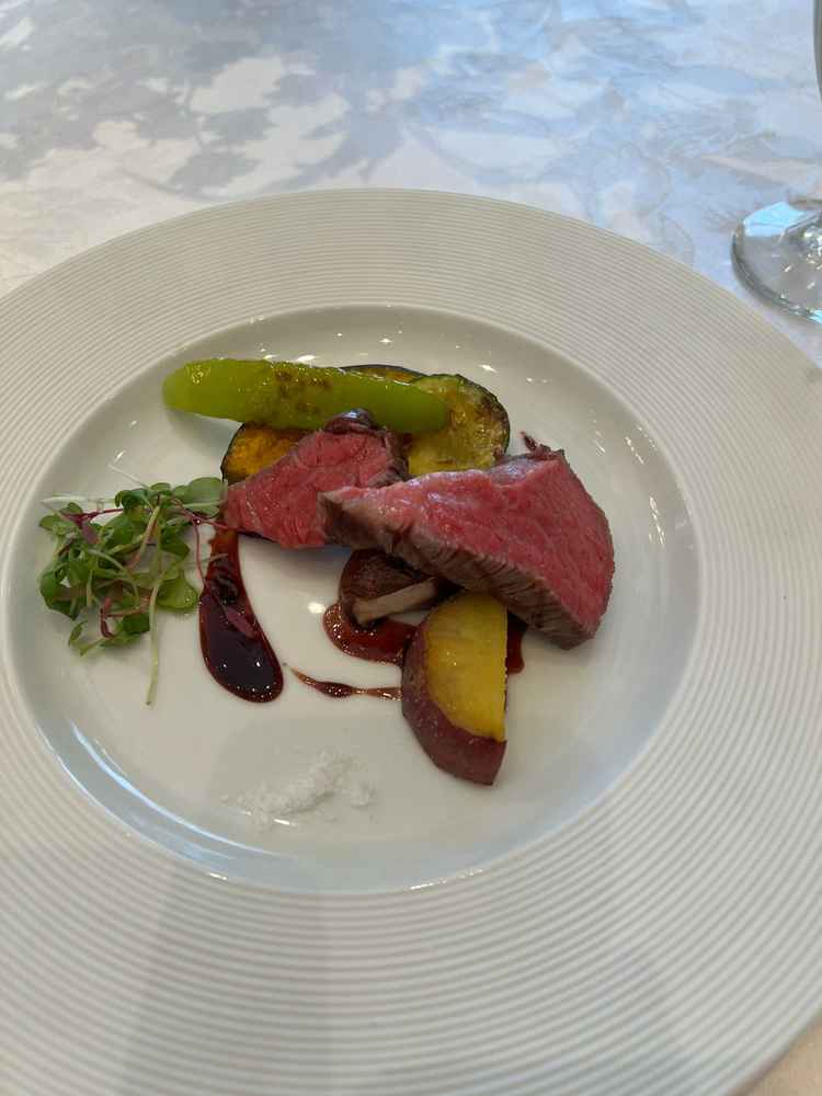 試食、すごく美味しかったです。フィレ肉なので、いちばん良いお肉でした。野菜も優しい味つけでした。
