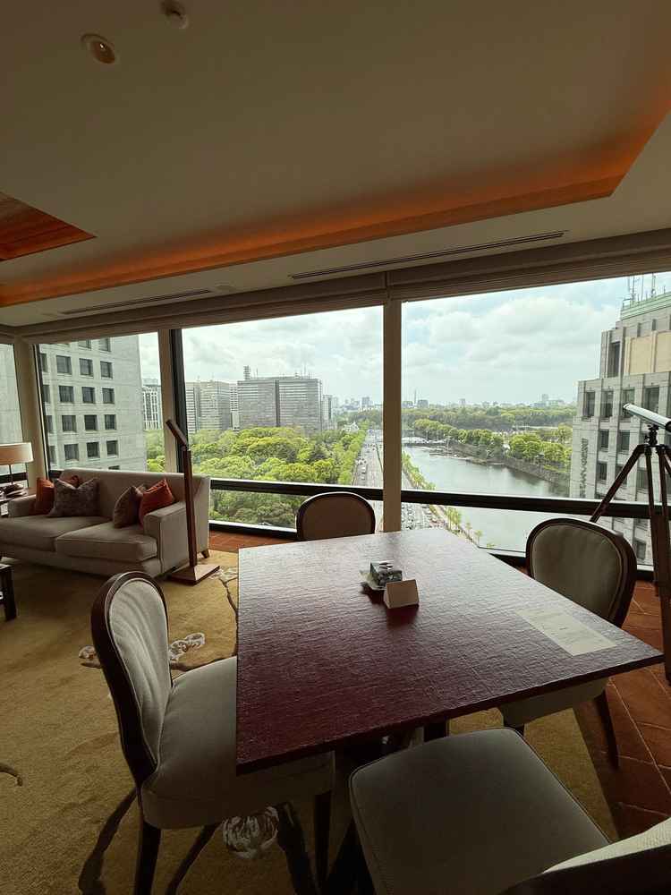 新郎新婦が2泊できるスイートルーム。100平米以上だそう。景色が最高。お支度やファーストミートもここ