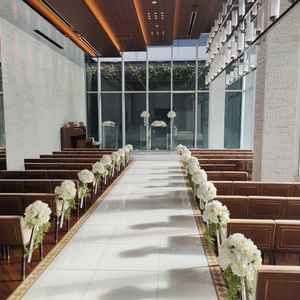 2つ目に紹介いただいたチャペルの写真。天気が良いと外も明るくて開放感がありそう。