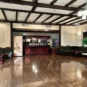 フィレンツェ&ベリーニの手前にある挙式と披露宴の間の待機場所です