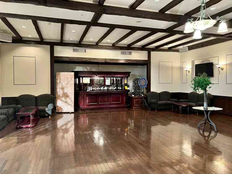 フィレンツェ&ベリーニの手前にある挙式と披露宴の間の待機場所です