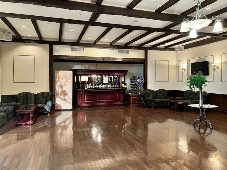 フィレンツェ&ベリーニの手前にある挙式と披露宴の間の待機場所です