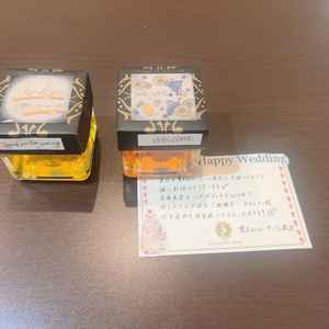 演出のひとつで文字が浮かび上がるキャンドル