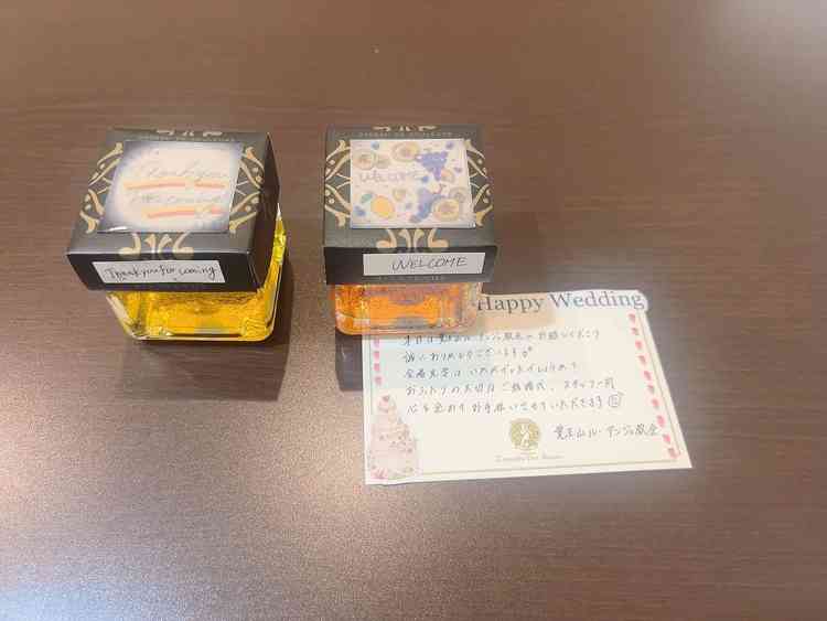 演出のひとつで文字が浮かび上がるキャンドル